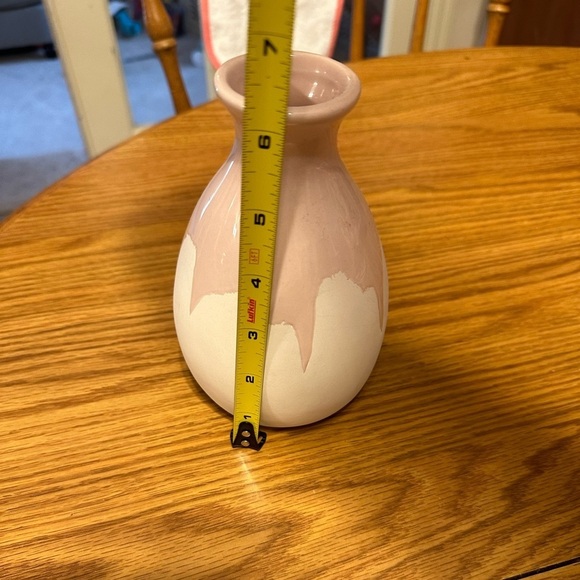 Isacc Mizrahi pink and white vase. NWOT - Picture 4 of 5